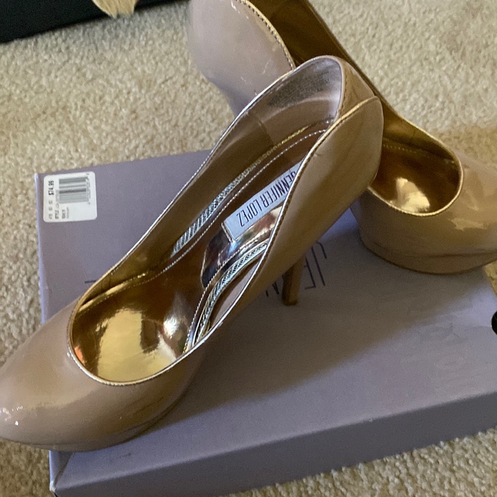 JLO - TAN HEELS